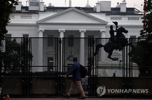 "백악관, 美 정부 폐쇄 대비해 대규모 해고 계획 지시"_권용욱