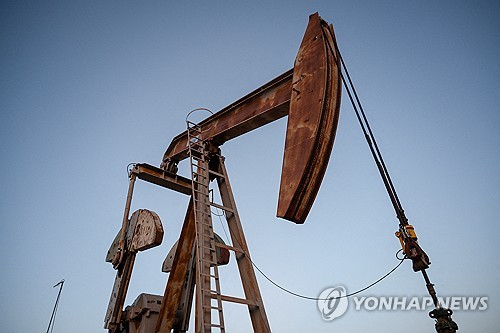 [뉴욕유가] 위험회피·강달러에 5일만에 하락…WTI 0.8%↓_김성진