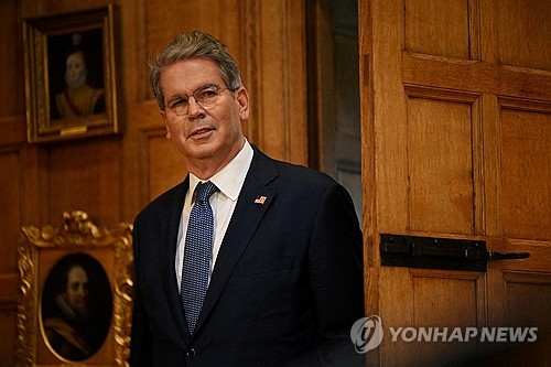 美 재무 "중국의 희토류 통제, 세계 경제 약화시켜"_윤정원