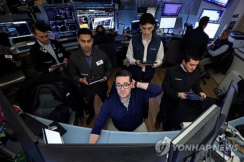 뉴욕증시, 기술주 약세·고용 부진 반영하며 혼조 출발_윤정원