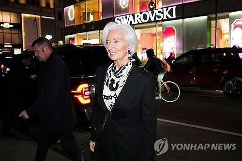 ECB 총재 "기본적으로 임기 마칠 것"_권용욱