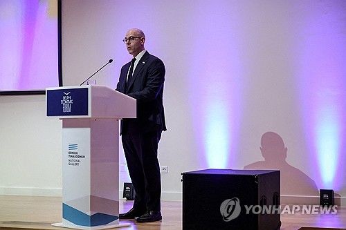 연준 마이런 "실망스런 인플레 반영해 연말 금리 전망 50bp 올려"_이민재
