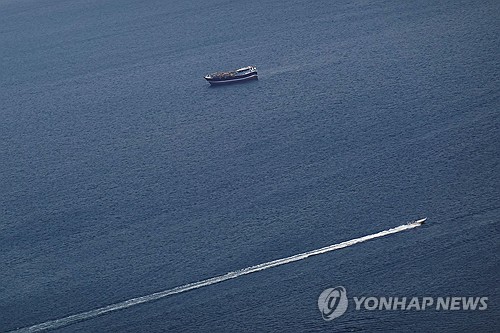 이란 혁명수비대 "호르무즈 해협 폐쇄…통과하는 선박 불태울 것"(상보)_최진우