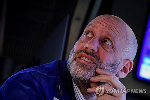 뉴욕증시, 유가 폭등·고용 충격에 질식…하락 마감_진정호