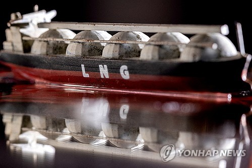 美 매체 "亞 국가들, 美 기업과 에너지 및 광물 구매 계약"_권용욱