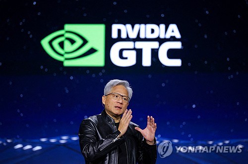 엔비디아 CEO "中 고객 위한 그래픽칩 'H200' 생산 재개"_최진우