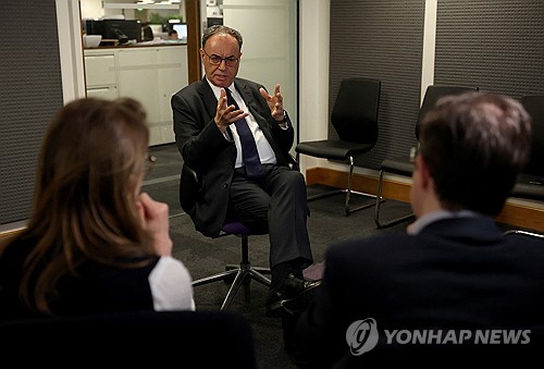 BOE 총재, 고유가에도 "금리 인상 서두르지 않을 것"_권용욱