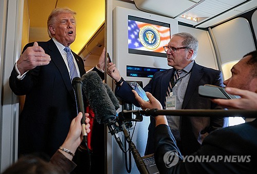 트럼프 "대만 반도체 기업 모두 美로 오면 좋을 것"_이민재