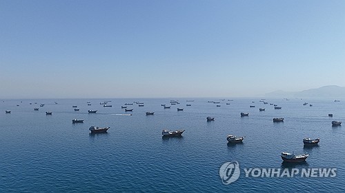 호르무즈 해협의 선박들.