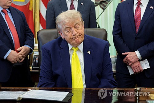 트럼프 "이란 교량·발전소 겨냥 공격 명령에 가까워지고 있어"(상보)_최진우