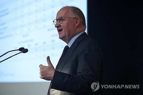 ECB 레인 "인플레 상당 기간 2% 상회 위험"_김경림