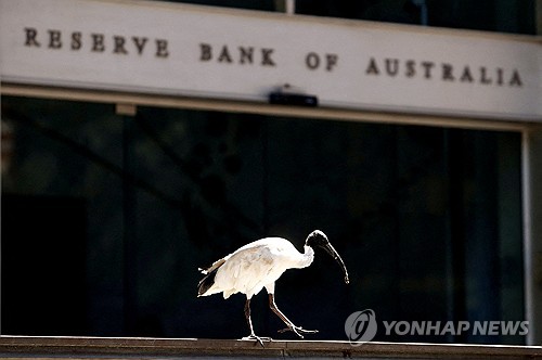 RBA 부총재보 "물가 목표치 아래로 떨어지면 선제적 금리 인하"_권용욱