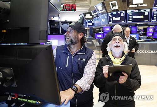 뉴욕증시, 다우 장중 4만선 돌파…3대지수 최고점 찍고 반락 마감_정선영