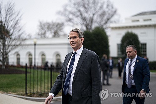 美재무 "주식 시장 걱정 안해…장기적으로 큰 성과 거둘 것"_최진우
