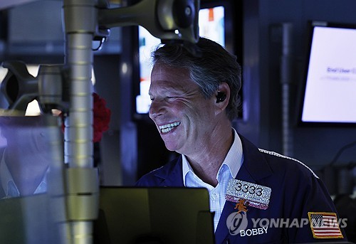 뉴욕증시, 고용 지표 호조에 S&P500·나스닥 또 사상 최고치 경신_장예진