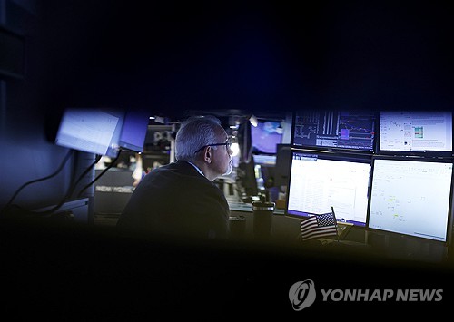 뉴욕증시, 서비스업까지 번진 관세 여파…하락 마감_진정호