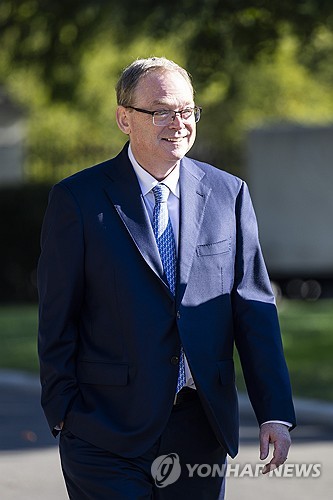 백악관 "쿡 연준 이사, 소송 중에는 휴직해야"_최진우