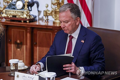 트럼프 특사 "이란, 출구전략 찾고 있어…상황 지켜볼 것"_최진우