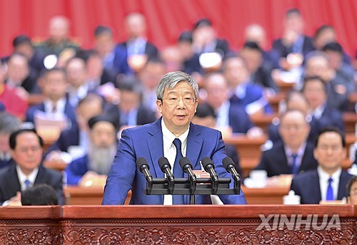 中 이강 전 PBOC 총재 "부동산 분양 자금 보험 구축해야"_윤시윤