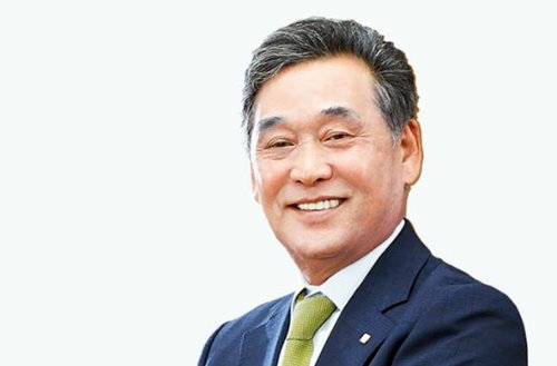 김기홍 JB금융 회장, 상반기 20억6천만원 수령…성과급만 17억_정원