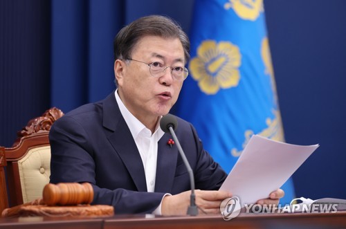 (서울=연합뉴스) 안정원 기자 = 문재인 대통령이 21일 청와대 여민관에서 열린 영상국무회의에서 발언하고 있다. 2021.12.21 jeong@yna.co.kr