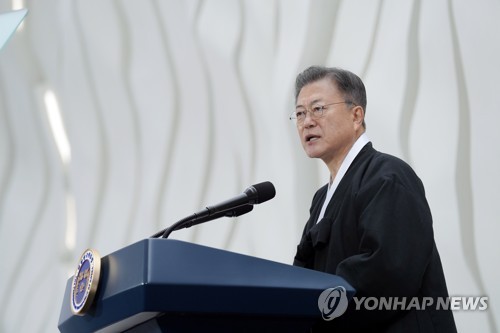 (서울=연합뉴스) 안정원 기자 = 문재인 대통령이 1일 서울 서대문구 국립 대한민국임시정부 기념관에서 열린 제103주년 3.1절 기념식에서 기념사를 하고 있다. 2022.3.1 jeong@yna.co.kr