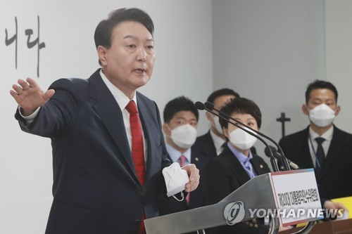 (서울=연합뉴스) 윤석열 대통령 당선인이 20일 오전 서울 종로구 삼청동 대통령직인수위원회 회견장에서 대통령실 용산 이전과 관련해 기자회견을 하고 있다. 2022.3.20 [국회사진기자단] uwg806@yna.co.kr