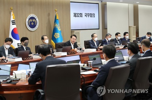 (서울=연합뉴스) 안정원 기자 = 윤석열 대통령이 19일 오전 서울 용산 대통령실 청사에서 열린 국무회의를 주재하고 있다.  2022.7.19 [대통령실통신사진기자단] jeong@yna.co.kr