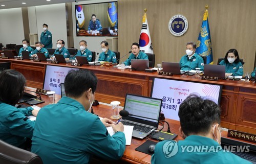 (서울=연합뉴스) 서명곤 기자 = 윤석열 대통령이 22일 오전 서울 용산 대통령실 청사에서 열린 을지 국무회의를 주재하고 있다. 2022.8.22 seephoto@yna.co.kr