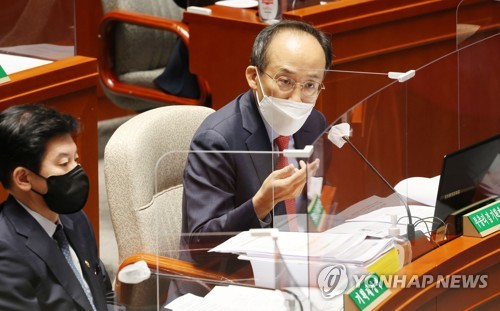 (서울=연합뉴스) 이정훈 기자 = 추경호 부총리 겸 기획재정부 장관이 2일 국회에서 열린 예산결산특별위원회 전체회의에서 의원 질의에 답하고 있다. 2022.9.2 [국회사진기자단] uwg806@yna.co.kr