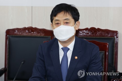 (서울=연합뉴스) 임화영 기자 = 김주현 금융위원장이 5일 오전 서울 중구 대·중소기업 농어업협력재단에서 열린 금융현안 관련 중소기업·소상공인 업계 간담회에서 인사말하고 있다. 2022.9.5 hwayoung7@yna.co.kr