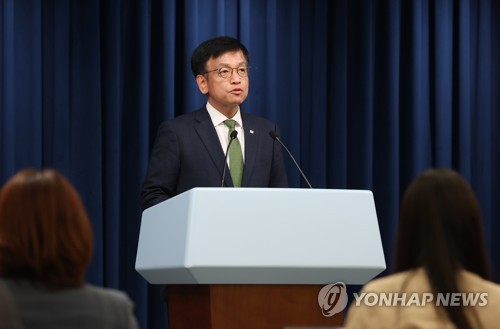 (서울=연합뉴스) 서명곤 기자 = 16일 오후 서울 용산 대통령실 청사 브리핑룸에서 최상목 경제수석이 윤석열 대통령 영국·캐나다·미국 순방 주요 경제 일정에 대해 브리핑하고 있다. 2022.9.16 seephoto@yna.co.kr