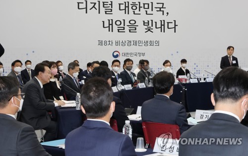(광주=연합뉴스) 안정원 기자 = 윤석열 대통령이 28일 광주 김대중 컨벤션센터에서 열린 제8차 비상경제민생회의에서 발언하고 있다. 2022.9.28 jeong@yna.co.kr