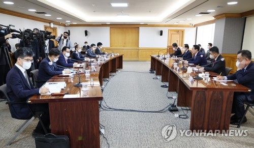 (서울=연합뉴스) 안정원 기자 = 윤석열 대통령이 30일 오전 서울 중구  명동 국제금융센터에서 열린 제3차 거시금융 상황점검회의에서 발언하고 있다. 2022.9.30 jeong@yna.co.kr