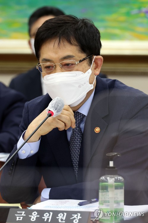 (서울=연합뉴스) 이정훈 기자 = 김주현 금융위원장이 6일 오전 국회 정무위원회에서 열린 국정감사에서 의원질의를 듣고 있다. 2022.10.6 [국회사진기자단] uwg806@yna.co.kr