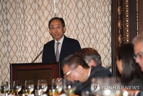 (서울=연합뉴스) 추경호 경제부총리 겸 기획재정부 장관이 11일(현지시간) 미국 뉴욕 롯데 팰리스호텔에서 뉴욕 소재 투자자들이 참석한 가운데 열린 한국경제설명회에서 인사말을 하고 있다. 2022.10.12 [기획재정부 제공. 재판매 및 DB 금지] photo@yna.co.kr