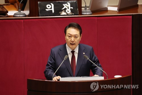 (서울=연합뉴스) 서명곤 기자 = 윤석열 대통령이 25일 오전 국회 본회의장에서 2023년도 예산안 및 기금운용계획안 시정연설을 하고 있다. 이날 더불어민주당 의원들은 불참했다. 2022.10.25 seephoto@yna.co.kr