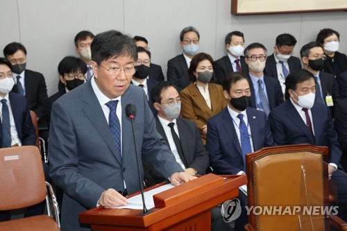 (서울=연합뉴스) 백승렬 기자 = 8일 오전 국회 운영위원회에서 열린 대통령비서실·국가안보실·대통령 경호처에 대한 국정감사에서 김대기 대통령 비서실장이 업무보고하고 있다. 2022.11.8 srbaek@yna.co.kr