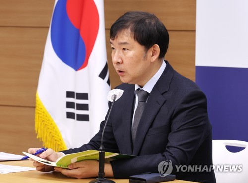(세종=연합뉴스) 김주형 기자 = 이승한 기획재정부 경제분석과장이 11일 오전 세종시 정부세종청사에서 2022년 11월 최근 경제동향을 발표하고 있다. 2022.11.11 kjhpress@yna.co.kr