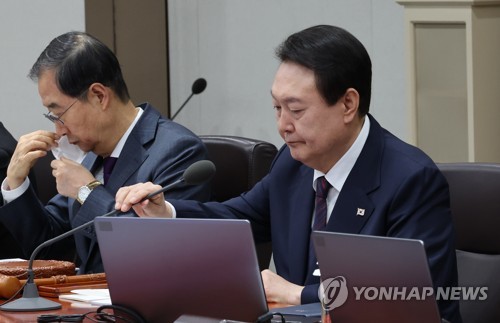 (서울=연합뉴스) 서명곤 기자 = 윤석열 대통령이 22일 오전 서울 용산 대통령실 청사에서 열린 국무회의에서 모두발언을 마치고 있다. 2022.11.22 seephoto@yna.co.kr