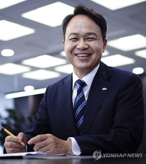 진옥동 신한금융 회장, 상반기 보수로 10억9천600만원 받아_정원