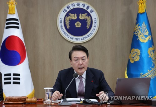 (서울=연합뉴스) 서명곤 기자 = 윤석열 대통령이 13일 오전 서울 용산 대통령실 청사에서  국무회의를 주재하고 있다. 2022.12.13 seephoto@yna.co.kr