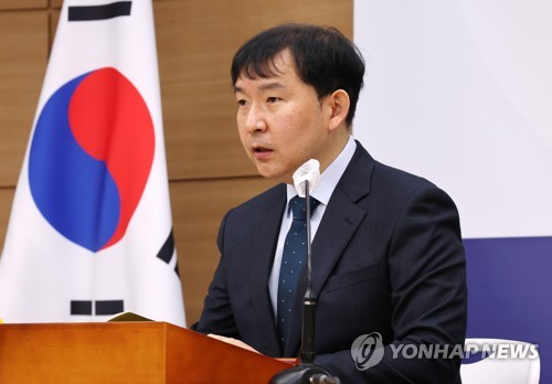 (세종=연합뉴스) 김주형 기자 = 이승한 기획재정부 경제분석과장이 16일 오전 세종시 정부세종청사에서 2022년 12월 최근 경제동향을 발표하고 있다. 2022.12.16 kjhpress@yna.co.kr