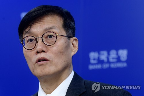 (서울=연합뉴스) 이창용 한국은행 총재가 20일 오전 서울 중구 한국은행 기자실에서 열린 2022년 하반기 물가설명회에서 물가안정목표 운영상황에 관해 설명하고 있다. 2022.12.20 [사진공동취재단] photo@yna.co.kr