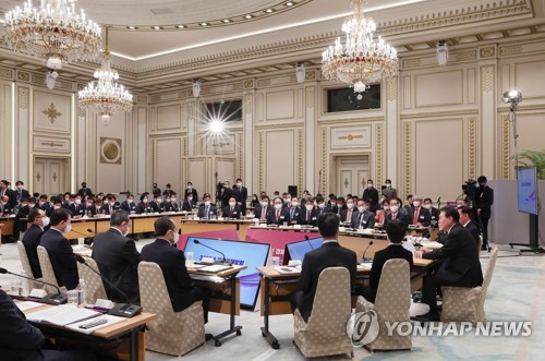 (서울=연합뉴스) 임헌정 기자 = 윤석열 대통령이 21일 청와대 영빈관에서 열린 제12차 비상경제민생회의 겸 제1차 국민경제자문회의에서 발언하고 있다. 2022.12.21 [대통령실 제공. 재판매 및 DB금지] kane@yna.co.kr