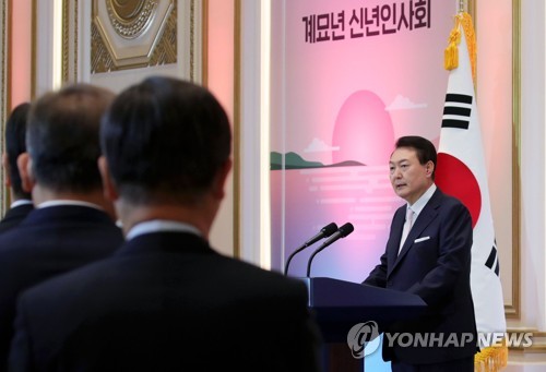 (서울=연합뉴스) 안정원 기자 = 윤석열 대통령이 2일 청와대 영빈관에서 열린 '2023년 신년인사회'에서 신년인사를 하고 있다. 2023.1.2 [대통령실통신사진기자단] jeong@yna.co.kr
