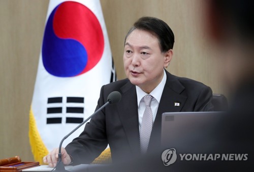 (서울=연합뉴스) 안정원 기자 = 윤석열 대통령이 3일 서울 용산 대통령실 청사에서 열린 올해 첫 국무회의에서 발언하고 있다. 2023.1.3 [대통령실통신사진기자단] jeong@yna.co.kr