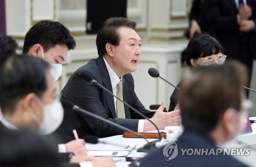 (서울=연합뉴스) 안정원 기자 = 윤석열 대통령이 5일 청와대 영빈관에서 열린 교육부-문화체육관광부 업무보고에서 발언하고 있다. 2023.1.5 [대통령실통신사진기자단] jeong@yna.co.kr