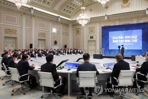 (서울=연합뉴스) 안정원 기자 = 윤석열 대통령이 11일 오전 청와대 영빈관에서 2023년도 외교부-국방부 업무보고에서 발언하고 있다. 2023.1.11 [대통령실 제공. 재판매 및 DB금지] jeong@yna.co.kr