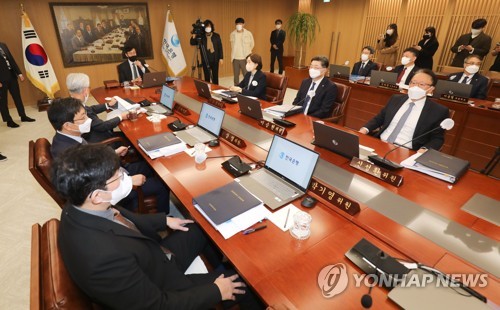 (서울=연합뉴스) 이창용 한국은행 총재가 13일 오전 서울 중구 한국은행에서 열린 금융통화위원회 본회의를 주재하고 있다. 2023.1.13 [사진공동취재단] photo@yna.co.kr
